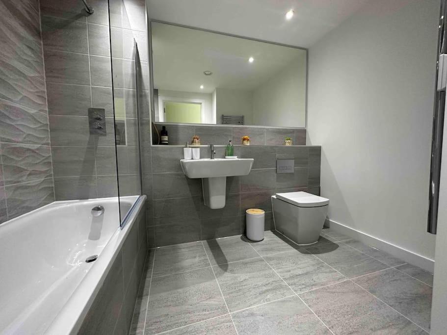 1 Bed Flat With View Of Old Trafford Apartment Manchester Luaran gambar